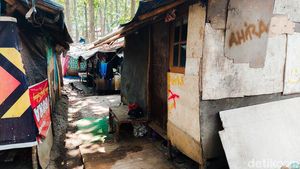 Menengok Kehidupan di Kampung Pemulung TPA Sarimukti