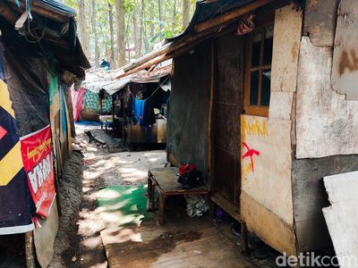 Menengok Kehidupan di Kampung Pemulung TPA Sarimukti