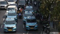 Taksi-Ojol Ngetem Depan Polda Metro, Lalin Gatsu Macet