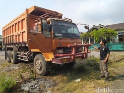 Detik-detik Truk Fuso Hantam Gapura Selamat Jalan Magelang Menurut Sopir