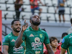 Lagi-lagi Bek Persebaya Yohanes Kandaimu Jadi Korban Rasisme