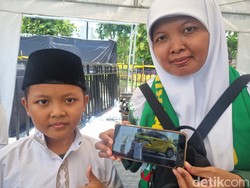 Bocah 9 Tahun Menang Hadiah Mobil Jalan Santai Hari Santri di Surabaya