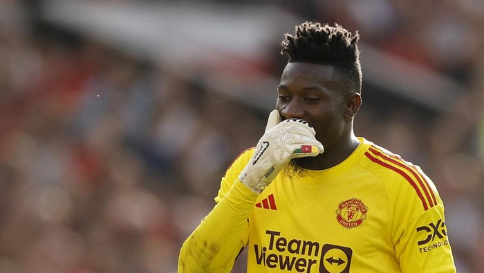 Soccer Football - Premier League - Manchester United v Brentford - Old Trafford, Manchester, Britain - October 7, 2023 Manchester Uniteds Andre Onana reacts after conceding their first goal, scored by Brentfords Mathias Jensen Action Images via Reuters/Jason Cairnduff NO USE WITH UNAUTHORIZED AUDIO, VIDEO, DATA, FIXTURE LISTS, CLUB/LEAGUE LOGOS OR LIVE SERVICES. ONLINE IN-MATCH USE LIMITED TO 45 IMAGES, NO VIDEO EMULATION. NO USE IN BETTING, GAMES OR SINGLE CLUB/LEAGUE/PLAYER PUBLICATIONS.