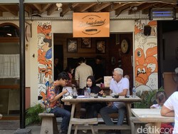 Ganjar Makan Bakmi Bareng Anak-Istri di Jaksel: Kita Senang Kulineran