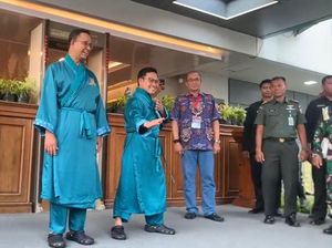Cak Imin Keluarkan Pose Kungfu Jelang Tes Kesehatan di RSPAD