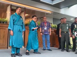 Cak Imin Keluarkan Pose Kungfu Jelang Tes Kesehatan di RSPAD