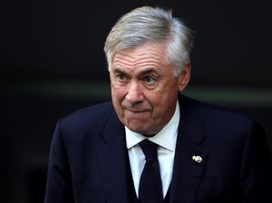 Don Carlo Siapkan Cerutu dan Kacamata Gaya di Pesta Juara Real Madrid Don Carlo Siapkan Cerutu dan Kacamata Gaya di Pesta Juara Real Madrid