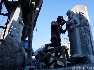Seniman Patung Batu Mojokerto Tetap Eksis Meski Digempur Produk Industri Seniman Patung Batu Mojokerto Tetap Eksis Meski Digempur Produk Industri