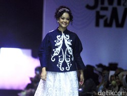 4 Brand Lokal Pamer Koleksi di JMFW 2024, Anak Anies Baswedan Jadi Model 4 Brand Lokal Pamer Koleksi di JMFW 2024, Anak Anies Baswedan Jadi Model