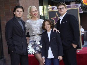 Gwen Stefani Dapat Bintang Hollywood, 3 Putranya yang Makin Besar Disorot Gwen Stefani Dapat Bintang Hollywood, 3 Putranya yang Makin Besar Disorot