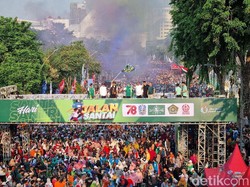 Ratusan Ribu Peserta Ikuti Jalan Santai Peringatan Hari Santri di Surabaya