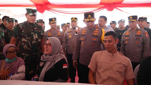 Kapolri Jenderal Listyo Sigit Prabowo menghadiri acara 32 Tahun Akabri 91 Mengabdi untuk Negeri yang diisi kegiatan bakti sosial dan bakti kesehatan (dok Polri)