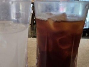 Minta Kurangi Es di Minuman, Wanita Ini Protes Dapatnya Malah Sedikit