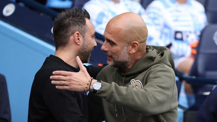 FILE PHOTO: Soccer Football - Premier League - Manchester City v Brighton & Hove Albion - Etihad Stadium, Manchester, Britain - October 22, 2022 Brighton & Hove Albion manager Roberto De Zerbi and Manchester City manager Pep Guardiola before the match REUTERS/Phil Noble EDITORIAL USE ONLY. No use with unauthorized audio, video, data, fixture lists, club/league logos or live services. Online in-match use limited to 75 images, no video emulation. No use in betting, games or single club /league/player publications.  Please contact your account representative for further details./File Photo