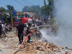 Ada Kebakaran Sampah, Perbatasan Tabanan-Badung Penuh Asap