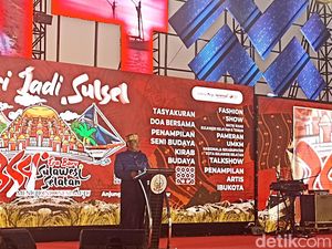 Kirab HUT Sulsel, Bahtiar Impikan Sulawesi Selatan Jadi Pusat Dagang Dunia Kirab HUT Sulsel, Bahtiar Impikan Sulawesi Selatan Jadi Pusat Dagang Dunia