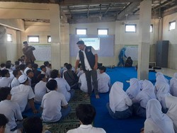 Cegah Jadi Korban Narkoba, Puluhan Murid SMK di Surabaya Dites Urine