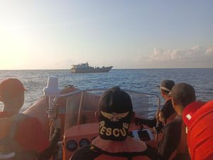 2 Kapal Tabrakan di Perairan Buton, 1 ABK Hilang Diduga Jatuh ke Laut 2 Kapal Tabrakan di Perairan Buton, 1 ABK Hilang Diduga Jatuh ke Laut
