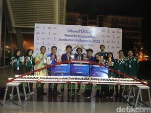Tim Doa Ibu UM Juara 1 Kompetisi Jembatan Indonesia 2023