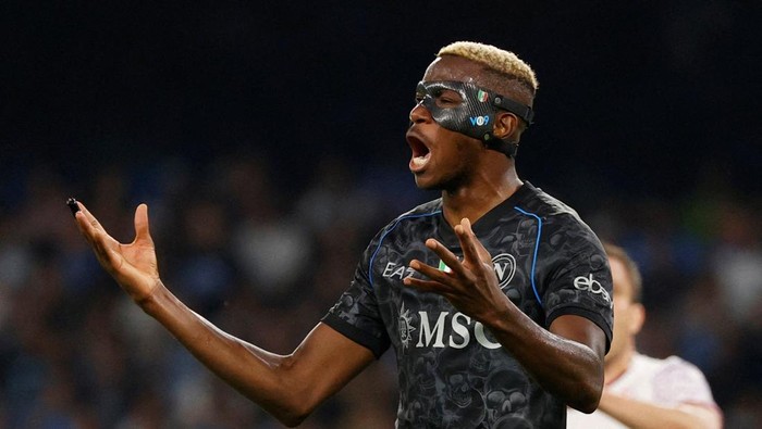 FILE PHOTO: Soccer Football - Serie A - Napoli v Fiorentina - Stadio Diego Armando Maradona, Naples, Italy - October 8, 2023 Napolis Victor Osimhen reacts REUTERS/Ciro De Luca/File Photo
