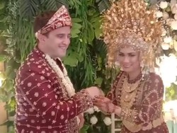 Viral Wanita Asal Baturaja Menikah dengan Bule Jerman Pakai Adat Ogan