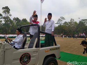 Cak Imin Naik Jip Laskar Pinggiran Cek Barisan Apel Hari Santri di Magelang