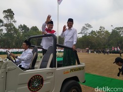 Cak Imin Naik Jip Laskar Pinggiran Cek Barisan Apel Hari Santri di Magelang