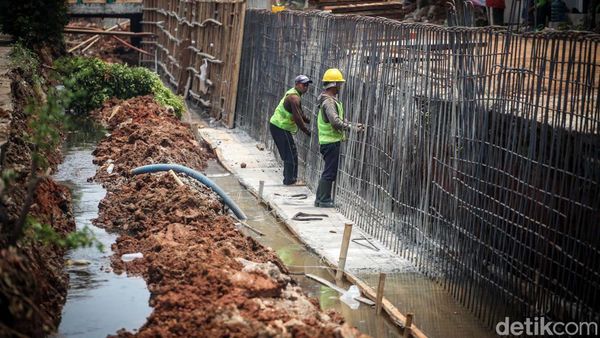 Cegah Banjir, Dinding Turap di Pamulang Tangsel Diperbaiki