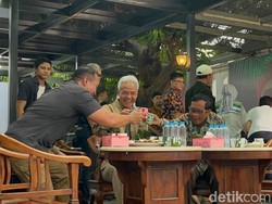 Usai Tes Kesehatan di RSPAD, Ganjar-Mahfud Minum Jamu dan Santap Pecel