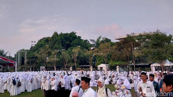 Hari Santri 2023, Lautan Baju Putih - Menag Berseragam Banser