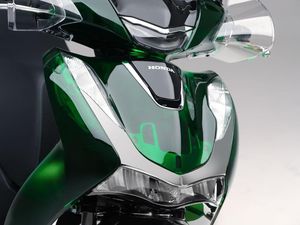 Lihat Lebih Dekat Honda SH125i Vetro yang Punya Bodi Transparan Lihat Lebih Dekat Honda SH125i Vetro yang Punya Bodi Transparan