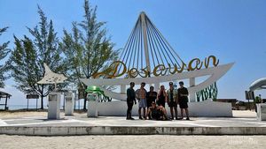 Jalan-jalan di Pulau Derawan