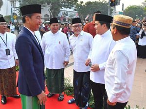 Momen Jokowi Sapa Prabowo Pertama Jajaran Menteri Hadiri Hari Santri