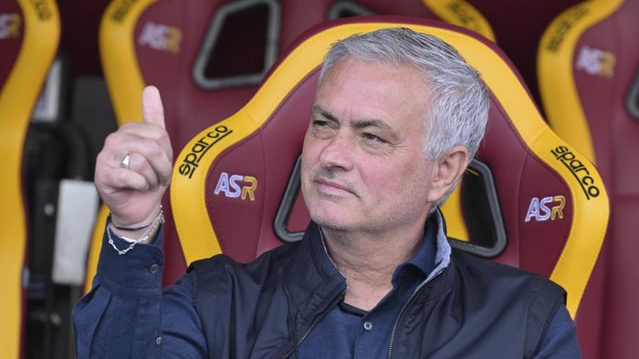 AS Romas coach Jose Mourinho gestures, ahead of the Italian Serie A soccer match between AS Roma and AC Monza, at Stadio Olimpico, in Rome, Sunday, Oct. 22, 2023. (Alfredo Falcone/LaPresse via AP)