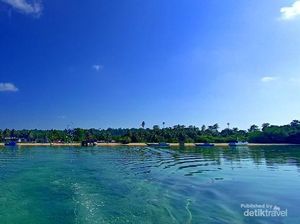 Kampung Payung Payung Surga di Ujung Cakrawala Maratua Kampung Payung Payung Surga di Ujung Cakrawala Maratua