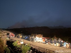 Sudah 6 Jam Kebakaran Terjadi di TPA Cikundul Sukabumi