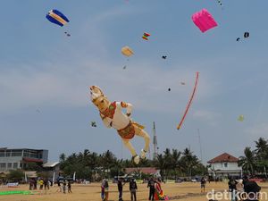 Kemeriahan Festival Layang-layang di Pangandaran