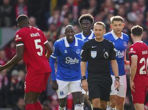 Manajer Everton Kritik Wasit Usai Kalah di Derby Merseyside Manajer Everton Kritik Wasit Usai Kalah di Derby Merseyside