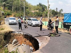 Jalan Alternatif Maros-Makassar di Moncongloe Ambles, Akses Terputus Total