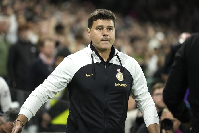 Chelseas head coach Mauricio Pochettino reacts during the English Premier League soccer match between Fulham and Chelsea at Craven Cottage in London, Monday, Oct. 2, 2023. (AP Photo/Kin Cheung)