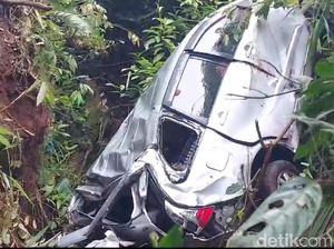 Agnes Tewas Usai Mobilnya Terjun ke Jurang 50 Meter di Bengkulu Agnes Tewas Usai Mobilnya Terjun ke Jurang 50 Meter di Bengkulu