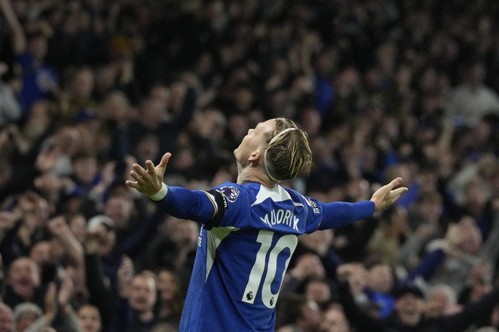 Chelseas Mykhailo Mudryk celebrates after scoring his sides 2nd goal during the English Premier League soccer match between Chelsea and Arsenal at Stamford Bridge stadium in London, England, Saturday, Oct. 21, 2023. (AP Photo/Frank Augstein)