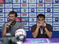 Pelatih Persis Sedih Tim Main Jelek Lawan Persita-Datang Diangkut Barracuda