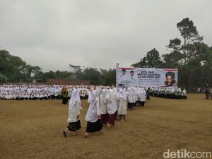 17 Yel-yel Hari Santri Nasional 2024 yang Penuh Semangat dan Mudah Dihafal 17 Yel-yel Hari Santri Nasional 2024 yang Penuh Semangat dan Mudah Dihafal