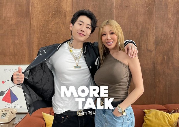 Potret Jay Park dan Jessi dalam acara More Talk/ Foto: instagram.com/morevision.kr Potret Jay Park dan Jessi dalam acara More Talk
