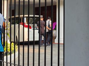 Prabowo Tiba di Kertanegara Jelang Pertemuan Para Ketum KIM Malam Ini Prabowo Tiba di Kertanegara Jelang Pertemuan Para Ketum KIM Malam Ini