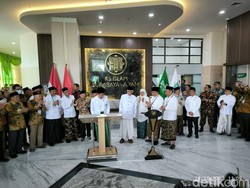 Jokowi Resmikan Gedung Tower RSIS Ahmad Yani Surabaya di Hari Santri