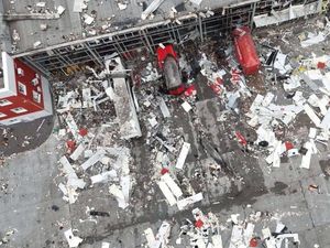 Pusat Distribusi Pos Ukraina Hancur Dirudal Rusia