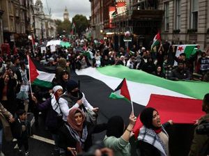 Massa Pro-Palestina Gelar Aksi di London, Desak Gencatan Senjata di Gaza