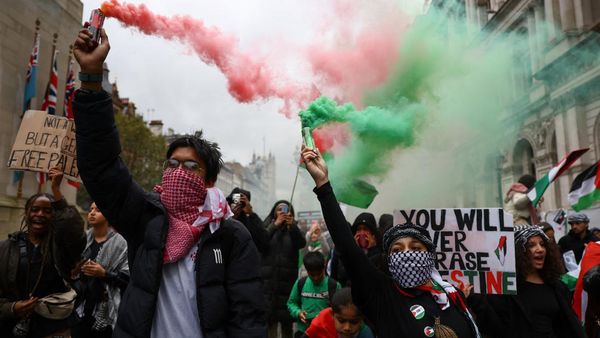 Ribuan Orang Ikuti Aksi Bela Palestina di London